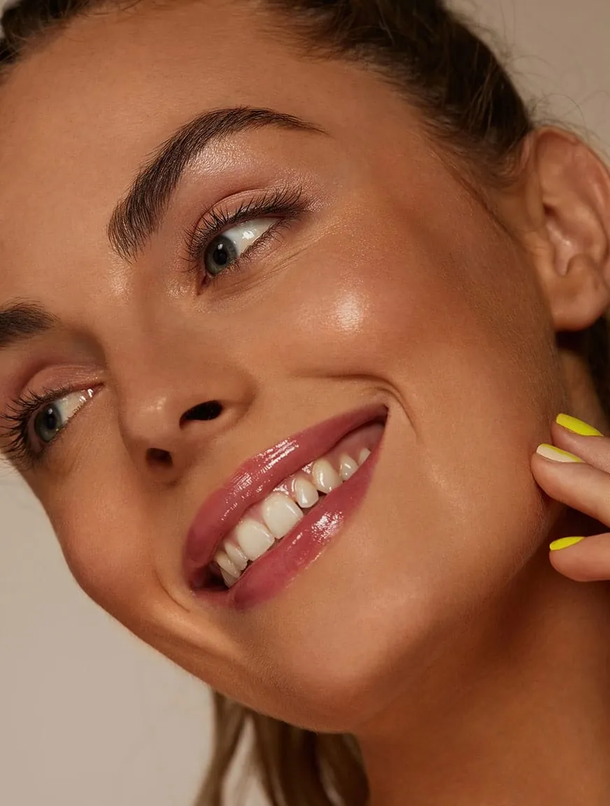Dewy Highlight Glossy Cheek Glow
