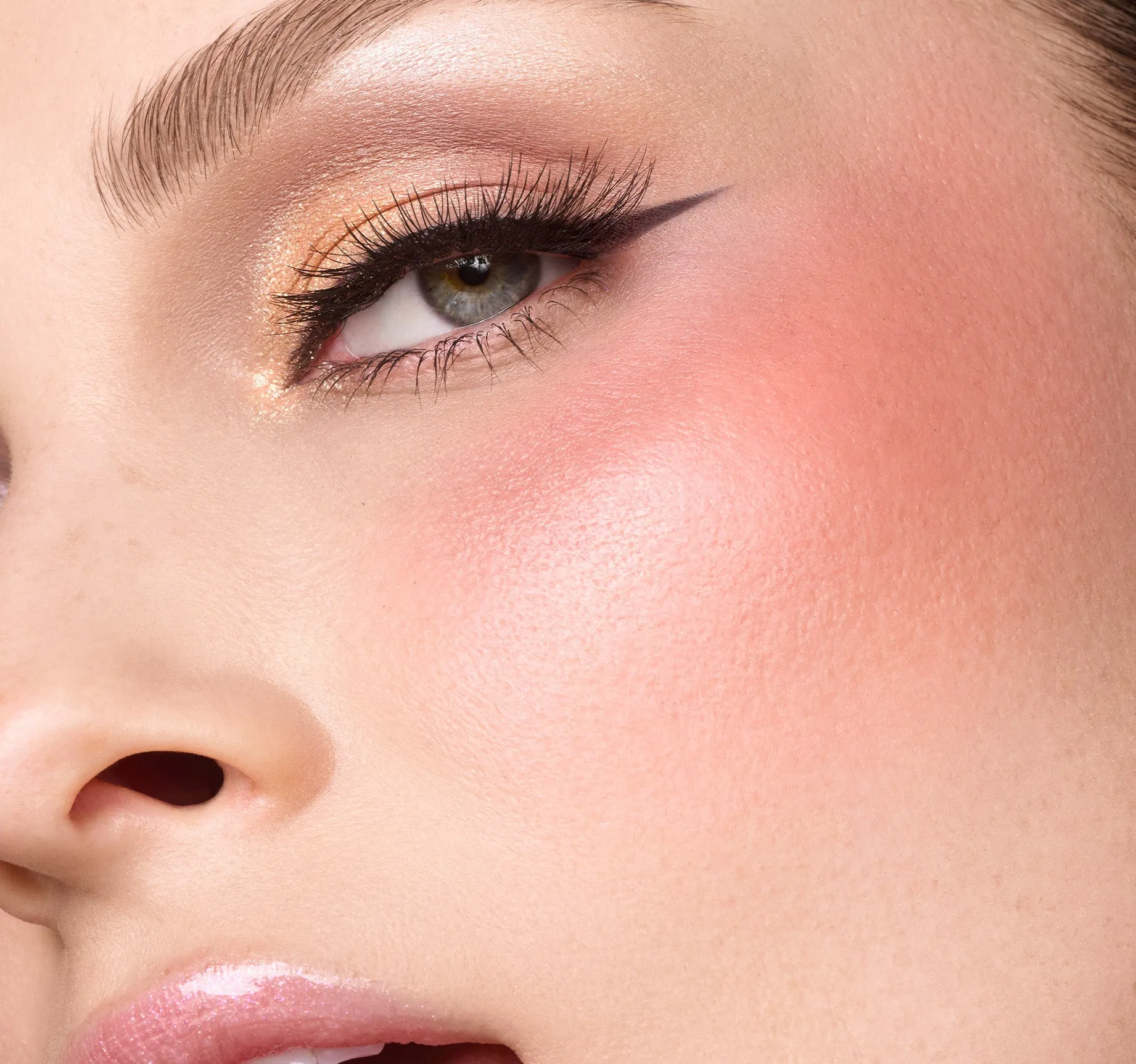 Huephoric Rush 3-In-1 Silk Blush - Staying Neutral